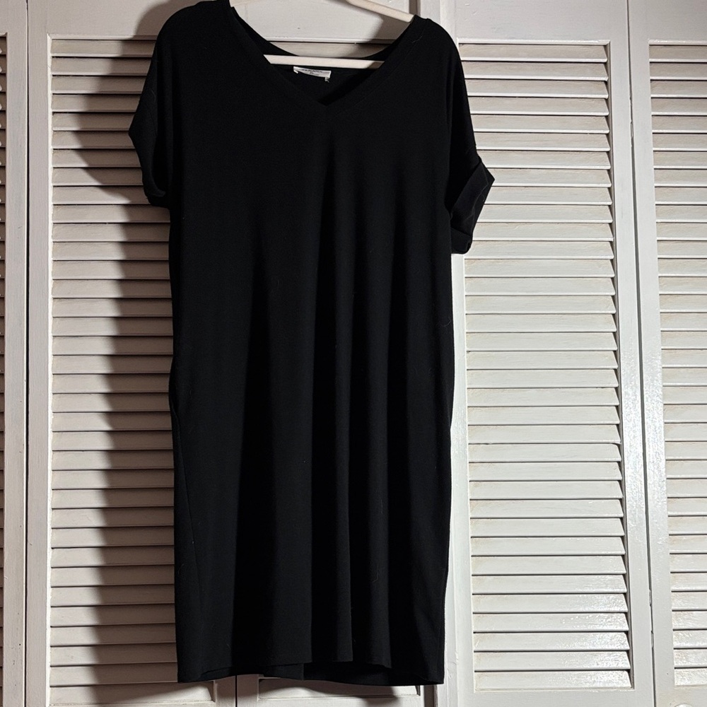 Universal Thread Black V-Neck Tee Shift Dress